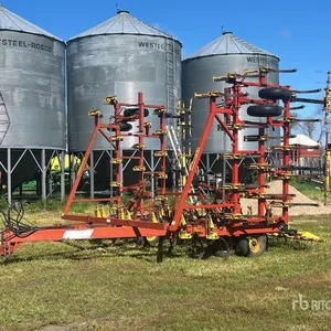Bourgault Commander 34-38 36 ft Cultivator