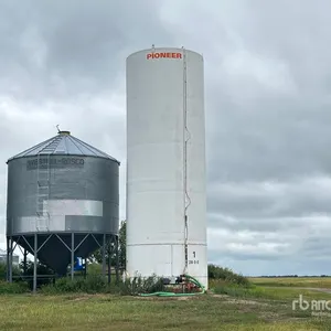 1982 Pioneer 180 Ton Fertilizer Tank