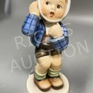 Hummel figurine- Boy w/ toothache 5.5" tall