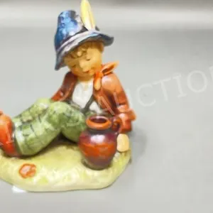 Hummel figurine-Coffee Break  4" tall