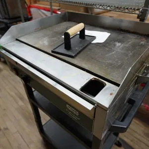 Electric Warring commercial grill