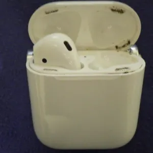 Apple AirPods A1602 ***Right Earbud Missing***