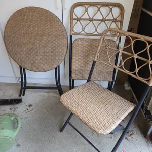 Nice outdoor cable & two chairs