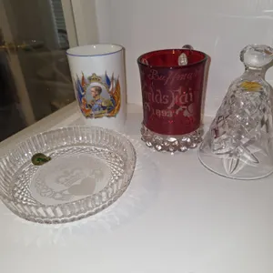 Different collector items, including belle and world's fair Glass