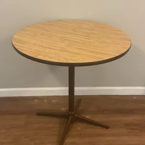 Round Pedestal Dining / Kitchen Table