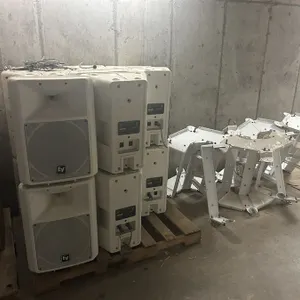 (4) Speakers with Mounts