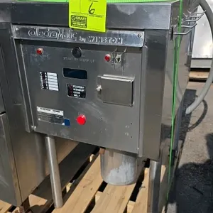 1989 Winston Collectramatic PF46 P02SJ pressure fryer. Features stainless steel construction, hinged pressure lid, and internal fry basket. S/N: 32188