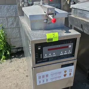 Henny Penny 5000 electric pressure fryer. Product No: PFE500.02. Features stainless steel construction, digital control panel, fry basket with carrier