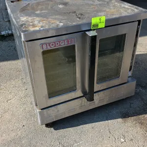 Blodgett gas convection oven. Features stainless steel construction, double doors with glass viewing windows, digital control panel, and (5) interior 