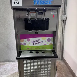 ELECTRO FREEZE SL500 COMMERCIAL TWIN-TWIST SOFT SERVE AND FROZEN YOGURT MACHINE, YEAR: 2011