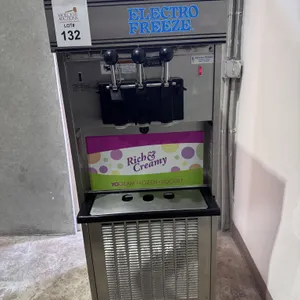 ELECTRO FREEZE SL500 COMMERCIAL TWIN-TWIST SOFT SERVE AND FROZEN YOGURT MACHINE, YEAR: 2011
