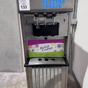 ELECTRO FREEZE SL500 COMMERCIAL TWIN-TWIST SOFT SERVE AND FROZEN YOGURT MACHINE, YEAR: 2011