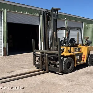 Caterpillar DP70E forklift