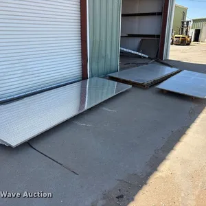 (2) plates of aluminum (8) pieces of aluminum diamond plate