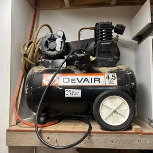 DeVilbiss Devair Portable Air Compressor
 UNRESERVED