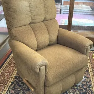 La-Z-Boy Recliner 32” x 28” x 40”