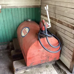 100 gallon slip tank with hand pump