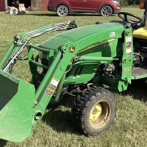 John Deere 2520 diesel tractor. 4WD.