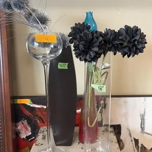 4 Vases