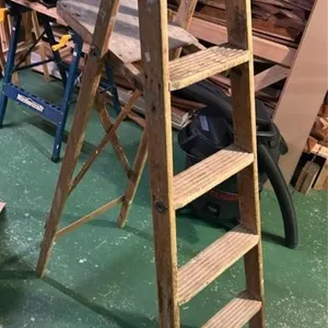 Wooden ladder 5 ft