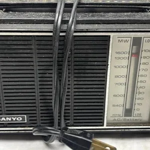 Vintage Sanyo Radio with case