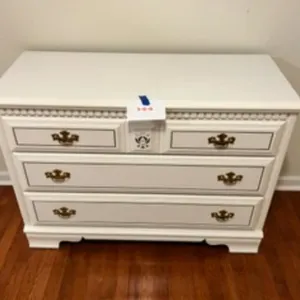 Bassett White 4-Drawer Dresser