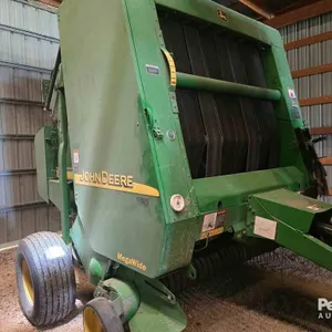 John Deere 567 Mega Wide Round Baler Silage