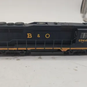 Vintage bachman, h o scale, b n o railroad number 6944 diesel locomotive