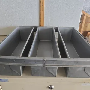 Vitage tablecraft three loaf bread pan