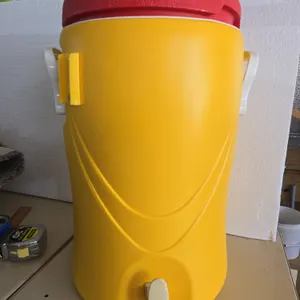 Insulated 5 gallon beverage cooler dispenser