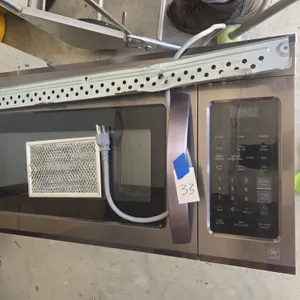 L g under the cabinet microwave