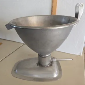 Stainless steel cream horn doughnut filler