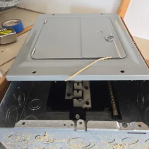 Eaton 125 amp 8 curcuit indoor lighting panel, new in box
