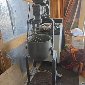 Antique Reynolds electric company, chicago, illinois model 7177, 22 quart electric mixer