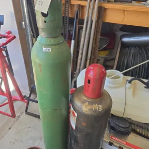 Pair of oxygen and a settling tanks