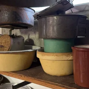 Vintage Kitchen & Enamelware Collection – Mixing Bowls, Sifters, Pots & Crock