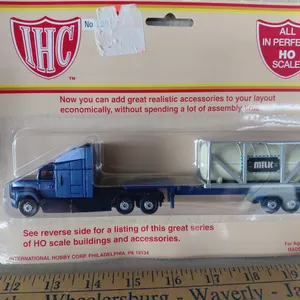 New IHC All In Perfect HO Scale Flatbed Truck W/Tanker Container