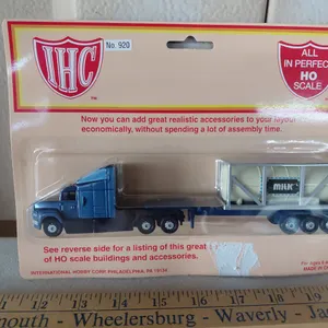 New IHC All In Perfect HO Scale Flatbed Truck W/Tanker Container