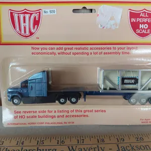 New IHC All In Perfect HO Scale Flatbed Truck W/Tanker Container