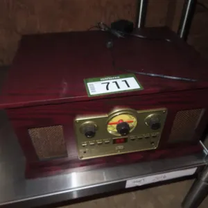 Retro Style Curtis CD / Record Player *Located at Spruce Grove location.