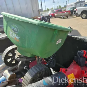SCOTTS GRASS SEED/FERTILIZER SPREADER
