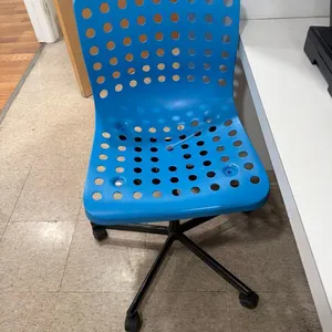 MOLDED PLASTIC FIVE STAR BASE CHAIR
