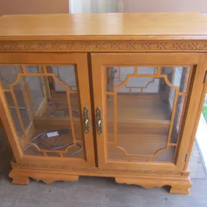 Lighted Display Cabinet w/Glass Shelf
