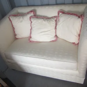 Love Seat w/Throw Pillows