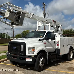 2017 Ford F750 bucket truck