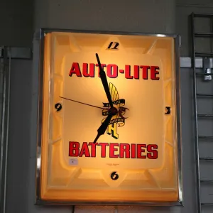 Vintage "Auto-Light Batteries" Associated Advertising Weston Ontario electric light up wall clock, w