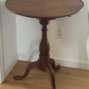 3 Leg Round Lamp Table w/ Tilt Top