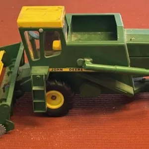 John Deere 6600 Combine