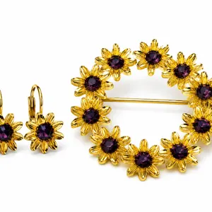 Gold Tone Daisy Brooch and Earrings Set