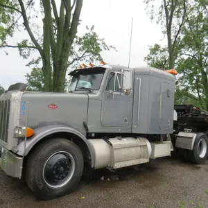2000 Peterbilt Truck